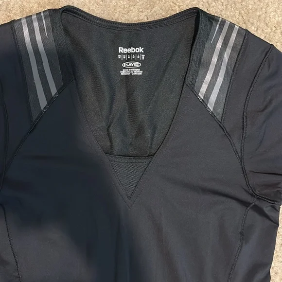 Reebok Women's Turquoise and Black Tank Top and Shirt bundle. - Picture 4 of 8